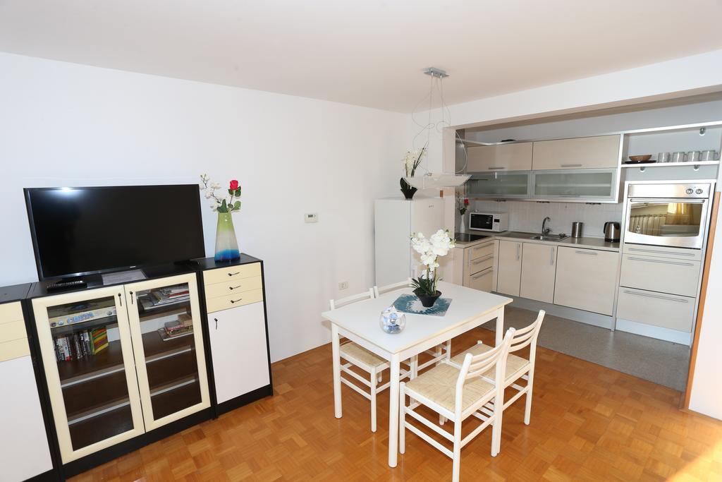 Allure Apartments Piran Bagian luar foto