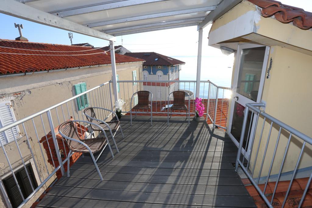 Allure Apartments Piran Bagian luar foto