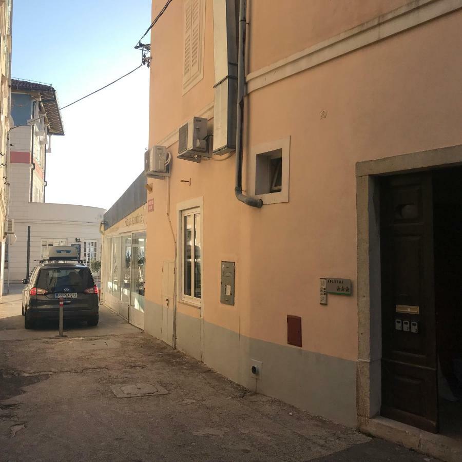 Allure Apartments Piran Bagian luar foto